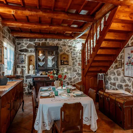 Maria's Serene Countryside Retreat